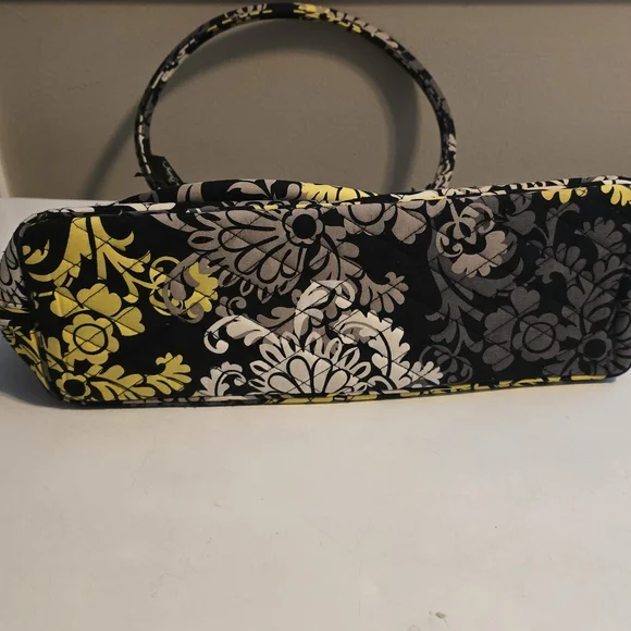 Vera Bradley Large Dome Zipper Shoulder. EUC - Picture 4 of 16